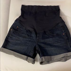 Maternity Boyfriend jean shorts with full panel.